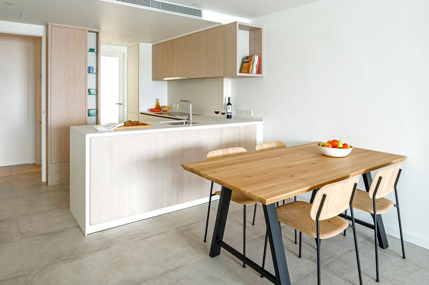 La Escala kitchen with oak cabinets and mosaic