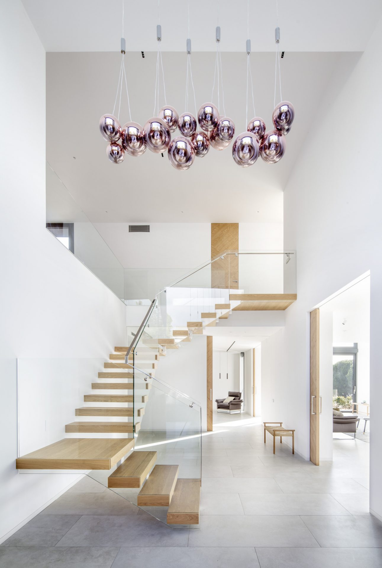 floating-staircase-high-cost-residential-zest-architecture-Adrià Goula